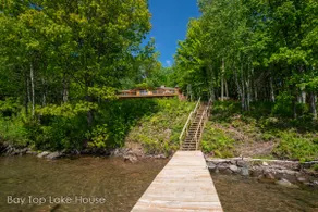 Bay Top Lake House Spacious Lakeshore Home - Image 4