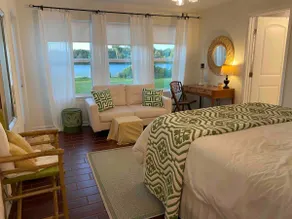 The lake house - Image 2