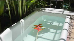 Secret Garden w/ Outdoor Bathtub and King Size Bed - Image 4