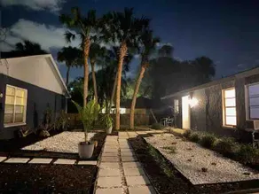 17 Stunning Near Beach Free Heated Pool and Spa - Image 2