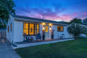 Teal on Teal Ave - Dog Friendly Getaway by the Bay - Image 4