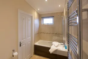 Sole Bay Lodge - Holiday Lodge with Sea Views - Image 4