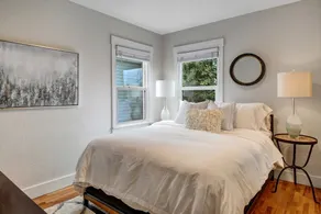 ”Charming Downtown Kirkland Bungalow. Urban Escape - Image 4