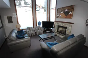 Executive Mountain Retreat - Image 4