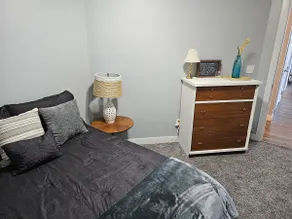 Gorgeous Modern Dwntwn 3 Bdrm/2 Bath Spacious Apt - Image 5
