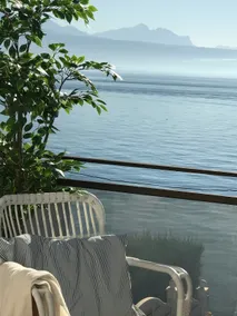 Beachfront Hamptons‑style villa w sauna & HotTub - Image 5