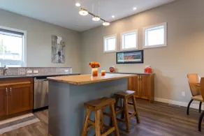 NW ..Carriage House 800 sq ft of private luxury - Image 4