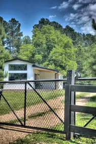 Magnolia Farmhouse | Relax w/ King Bed & Wi-Fi - Image 2