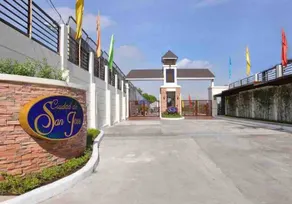Calm House near Enchanted Kingdom Sta Rosa with Free Parking, Wifi, Netflix - Image 4