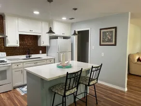 City Center Home, Comfortable & Cozy 3Bed/ 2Bath - Image 4