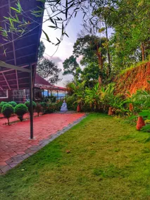 Woodpecker Estate-Wooden villa, mountain view - Image 3