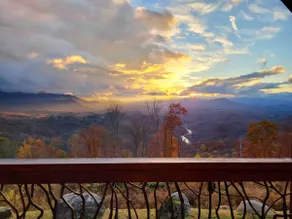 Spend Christmas with Spectacular Mtn Views+Sunsets - Image 3