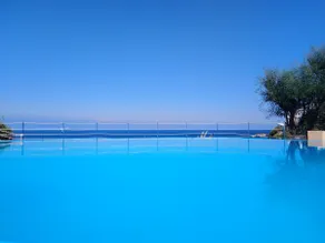Maison Iris - Appartement trois pièces avec terrasse, piscine face à la mer - Image 4
