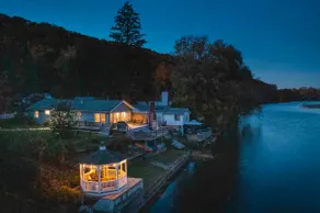 Waterfront Three bedroom in Saugerties w/ Hot Tub - Image 2