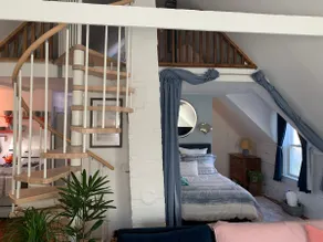 Serene, Light-filled Loft - Image 5