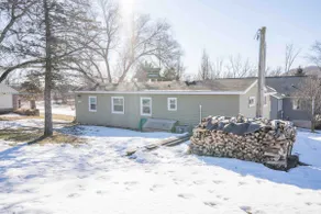 River Shack Retreat - Image 4