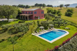 Villa del Cucco, casa de campo con piscina cerca de Fossombrone, a 30 minutos de la costa del Adriático - Image 2