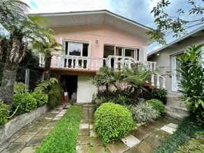 Nice house with parking included - Image 2