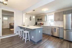 Smart 🏡 with Chef's Kitchen-close to SEPTA 🚉 - Image 3