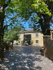 Coach House near the beach - Image 3