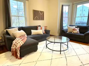 2 BR City Sanctuary - 5 Mins to Historical Salem! - Image 5