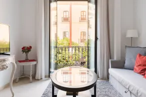 Luxury apartment in the center. Parking. Great location - Image 5