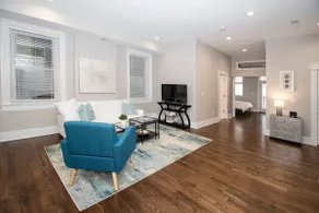 Gorgeous Condo Downtown, Gated Parking Included! - Image 4