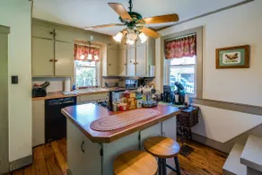 1860s Waterfall Retreat Dog, Multi-family friendly - Image 4