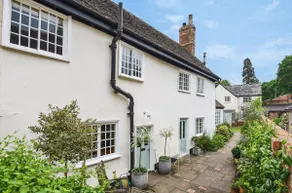 The secret Cottage on Kimbolton high street - Image 3