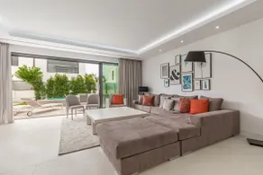 Brand-new Luxurious Modern Villa on the beach - Image 3
