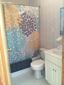 Sunny family-friendly Brooklyn 2-br with parking - Image 5