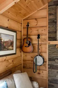 Cozy Cabin Nestled in the Woods - Image 4