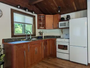 Creek side cottage - Image 3