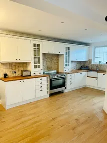 Beautiful Town House ideally situated in Kent - Image 4