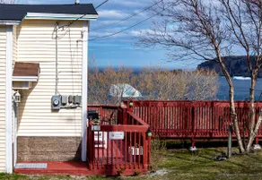 Murray House Vacation Home: Pet friendly, mature trees, near the ocean & coast - Image 5