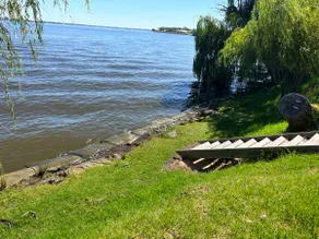 Lakefront Beauty ! Pet friendly - Image 3