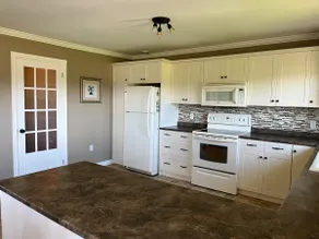 Beautiful 2 Bed Apartment with Water View - Image 5