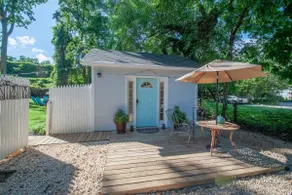 Calico Cottage Guest House, king bed, free parking - Image 2