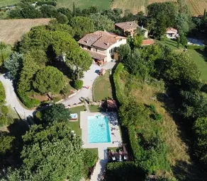 Luxury Villa Tuscany Pool & Jacuzzi | Sleeps 20+ - Image 4