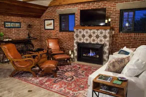 Seneca Carriage House - Image 3