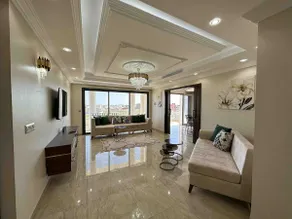 Luxury 3 Bedrooms Apartment Sea View - Image 3