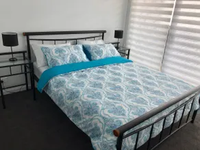 Brand new home! 20 MINS TO AIRPORT! FREE WIFI - Image 4