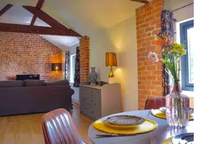 Large luxury 1 bedroom suite in a beautiful garden - Image 3
