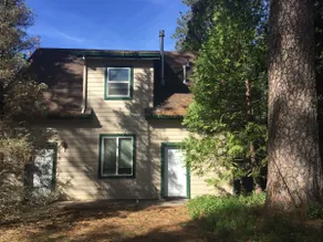 Cozy cabin-like studio above freestanding garage - Image 4