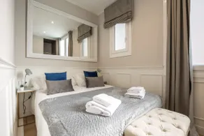 ★ELEGANT 3 BD Sagrada Familia/Air Conditioning/1Go Wifi/SmartTV - Image 3