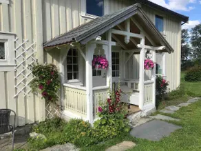 Charming older farmhouse - Image 3