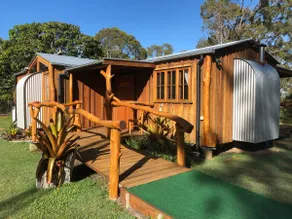 Mango Lodge a Romantic Cabin in River Heads - Image 2