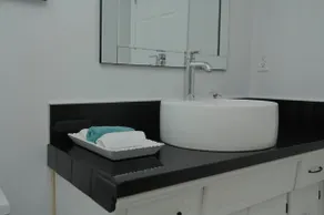 Private. Trendy Neighbourhood. Sleeps 5. - Image 3