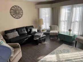 Lovely 2 bedroom apt w/ free parking & EV charging - Image 3
