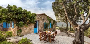 Exceptional sheepfold overlooking the Gulf of Valinco - Image 3